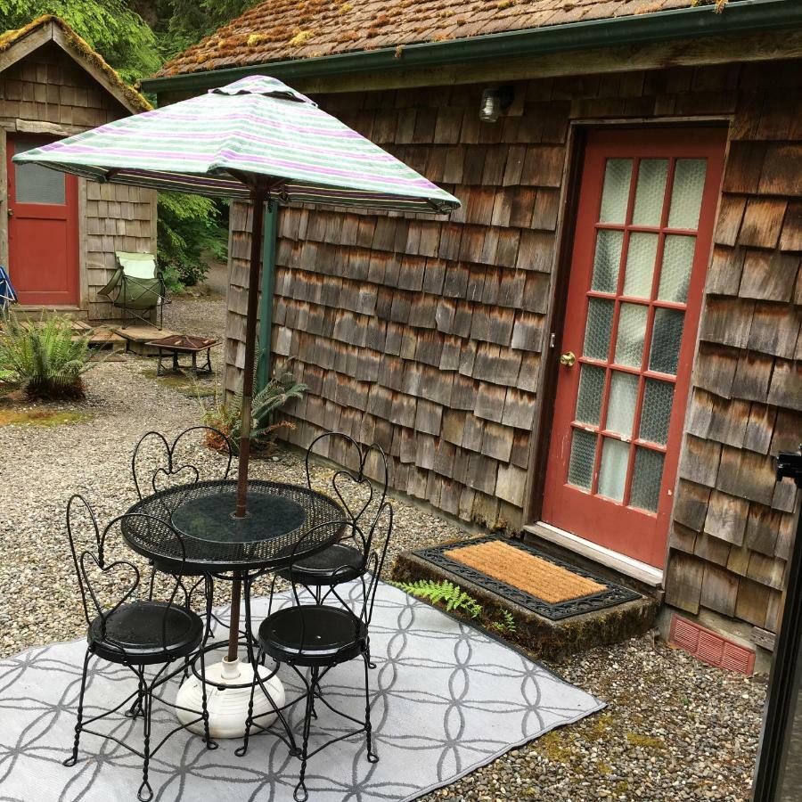 Manitou Lodge Forks Exteriör bild